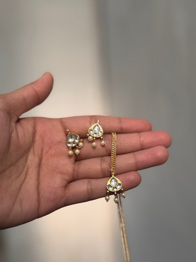 Chotta Pushkar pendant & Earring set