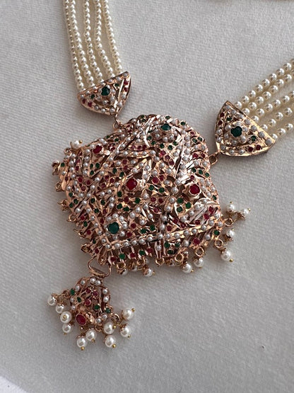 Nilofer Rani Haar and Earring Set