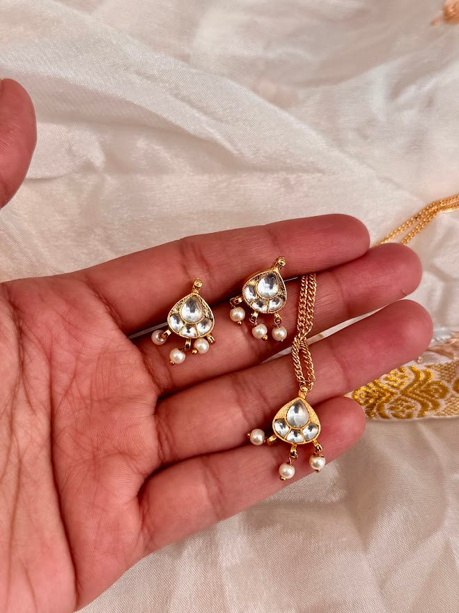 Chotta Pushkar pendant & Earring set