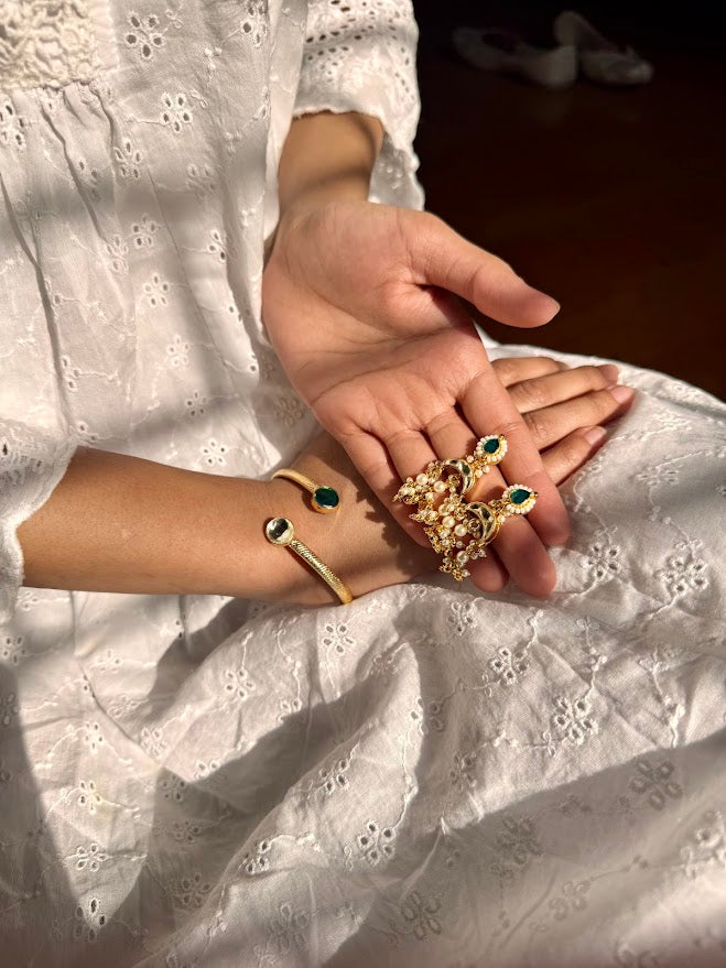 Mrinal Pendant & Earring set